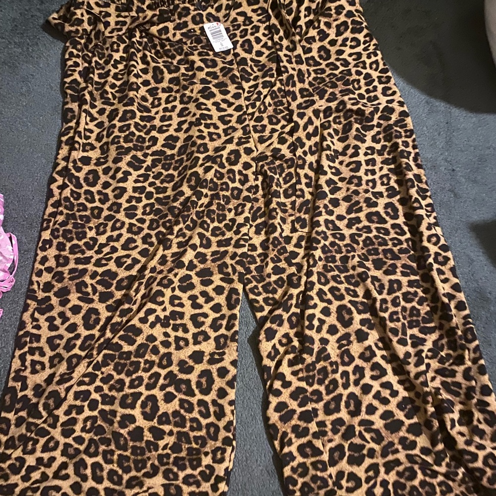 New with tag! Flowy dress pants leopard print